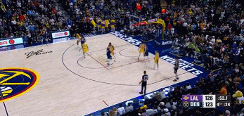 太狠了！約基奇內(nèi)線強(qiáng)攻打成2+1 掘金再度追平湖人